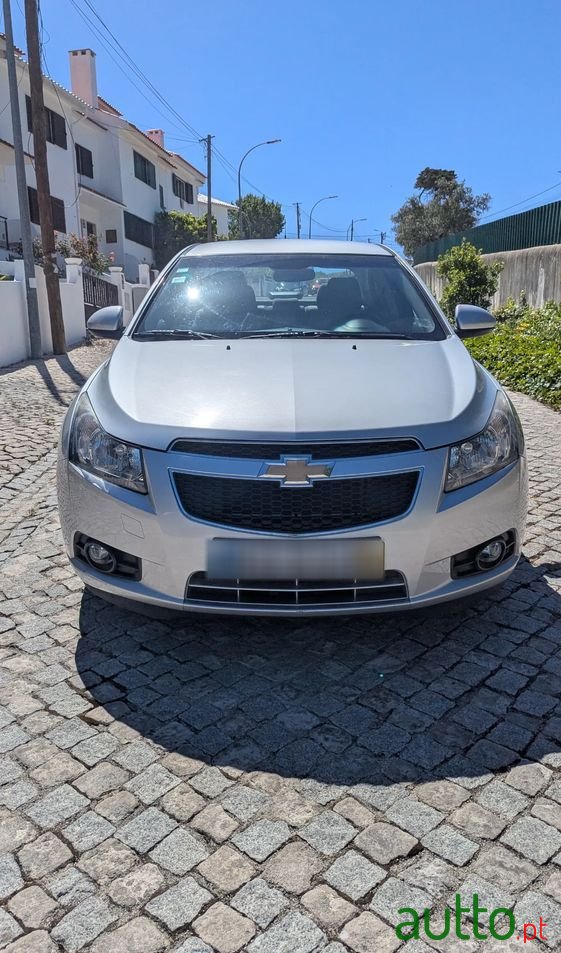 2010' Chevrolet Cruze 1.6 Ls photo #2