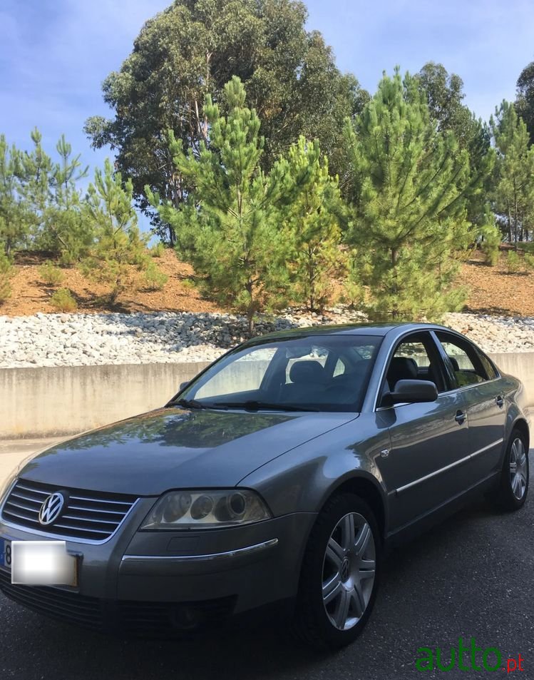 2001' Volkswagen Passat photo #5