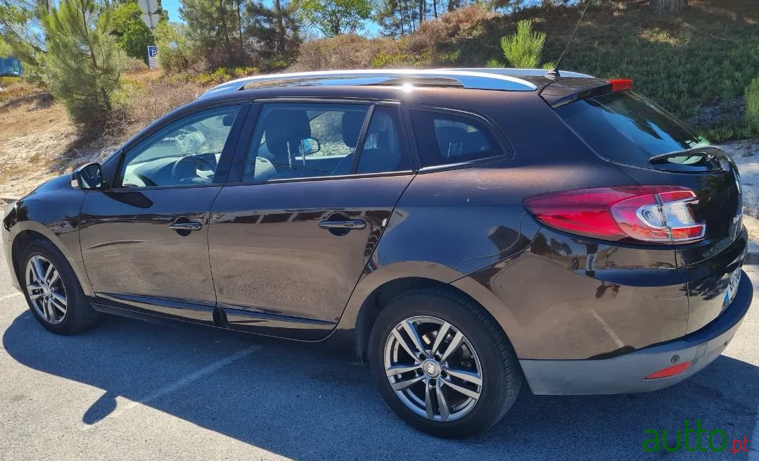2015' Renault Megane Sport Tourer photo #2