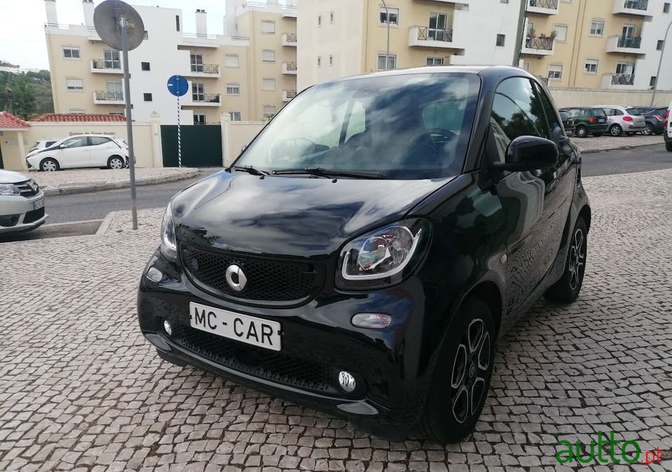 2019' Smart Fortwo photo #2