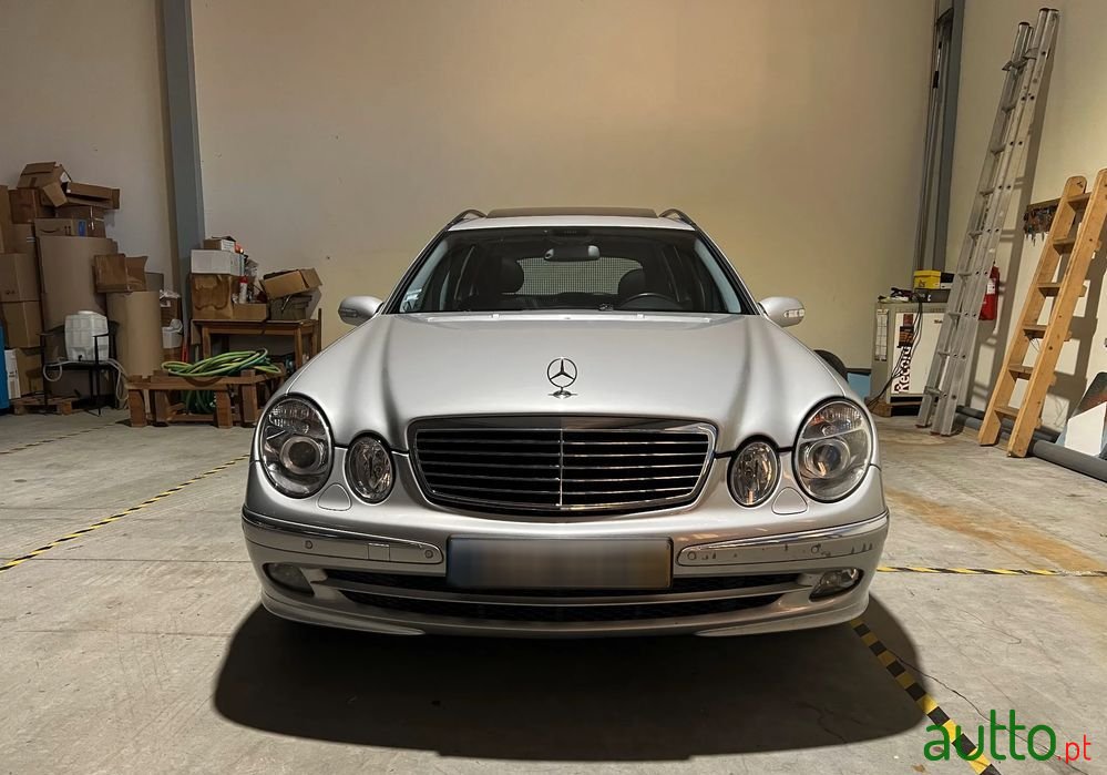 2004' Mercedes-Benz E 270 photo #5