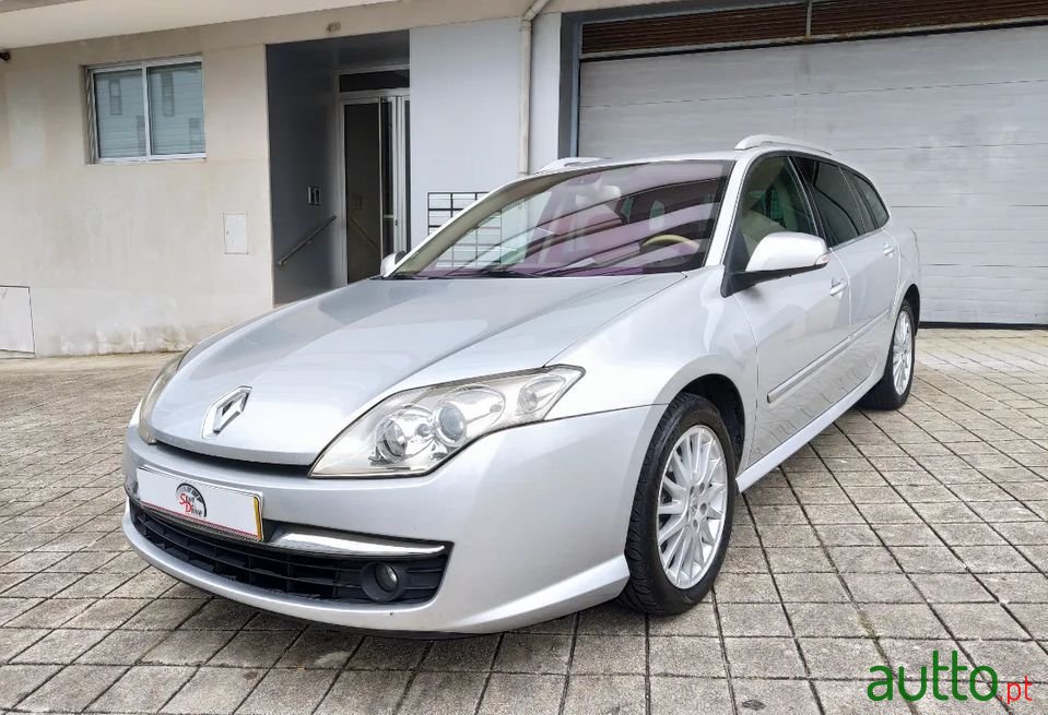 2008' Renault Laguna Break photo #1