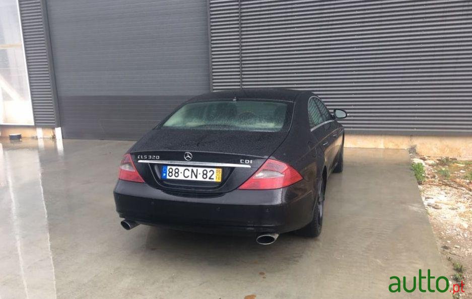 2005' Mercedes-Benz Cls-320 Coupé photo #3