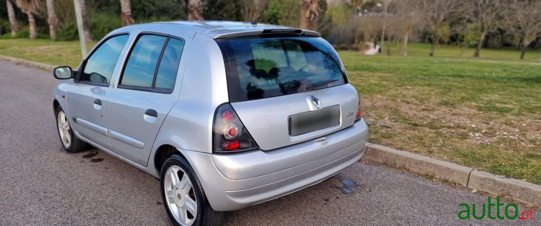 2005' Renault Clio photo #3