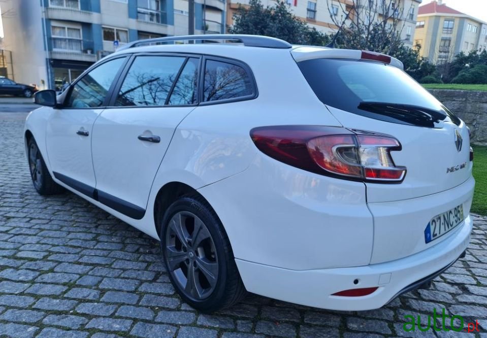 2010' Renault Megane Sport Tourer photo #3