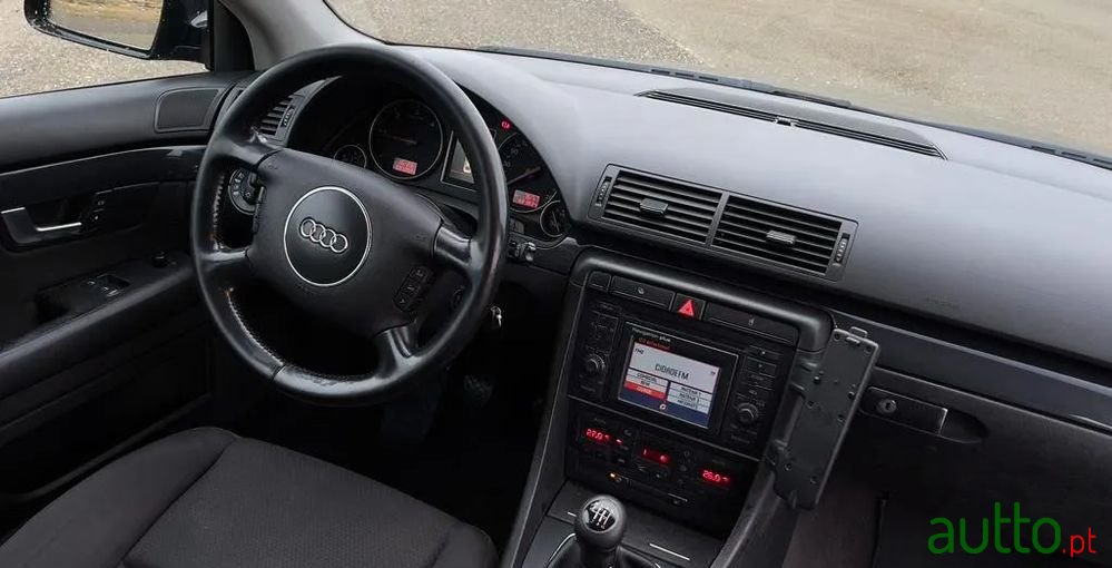 2003' Audi A4 Avant photo #2