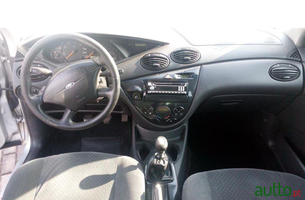 2002' Ford Focus 1.8 TDCi Ghia photo #2