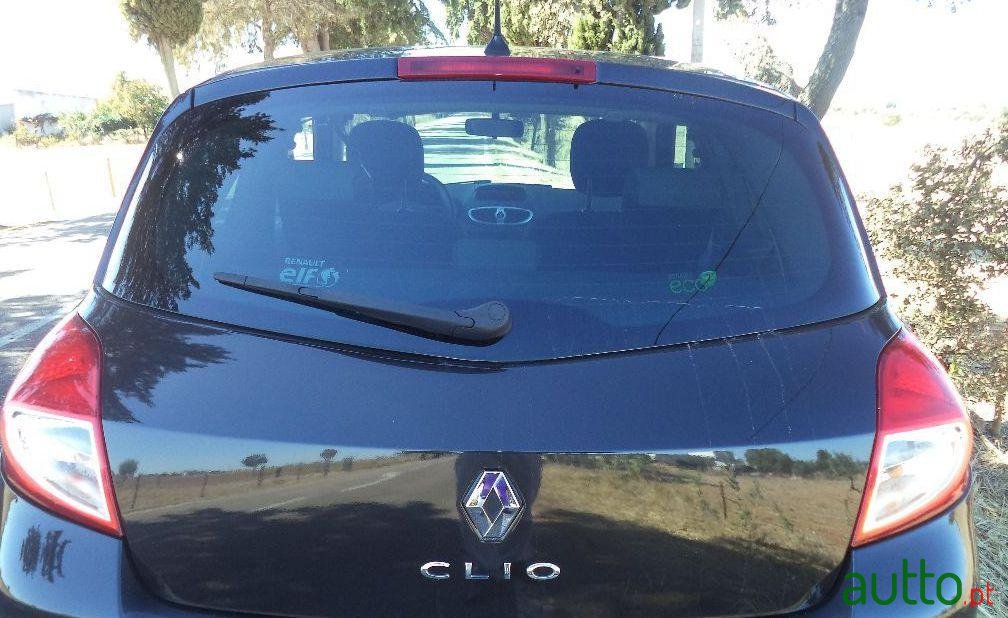 2009' Renault Clio photo #1