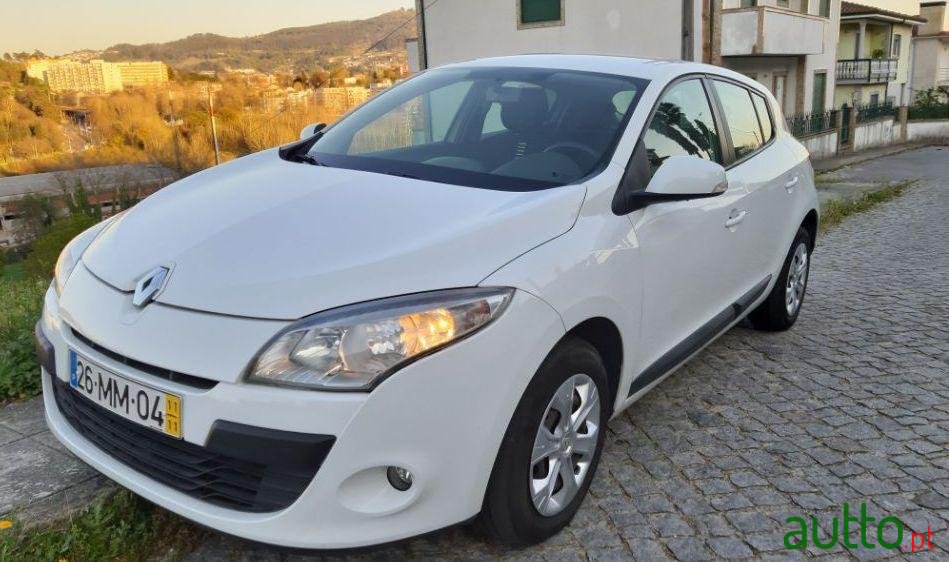 2012' Renault Megane photo #3