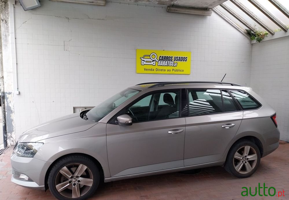 2015' Skoda Fabia Break photo #2