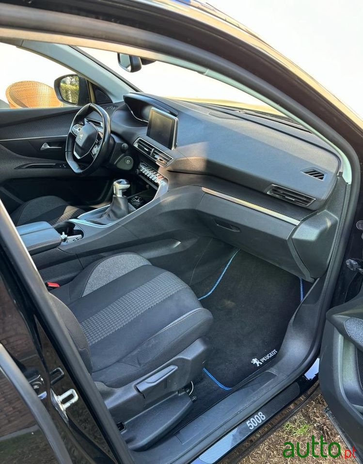 2019' Peugeot 5008 1.5 Bluehdi Allure photo #6