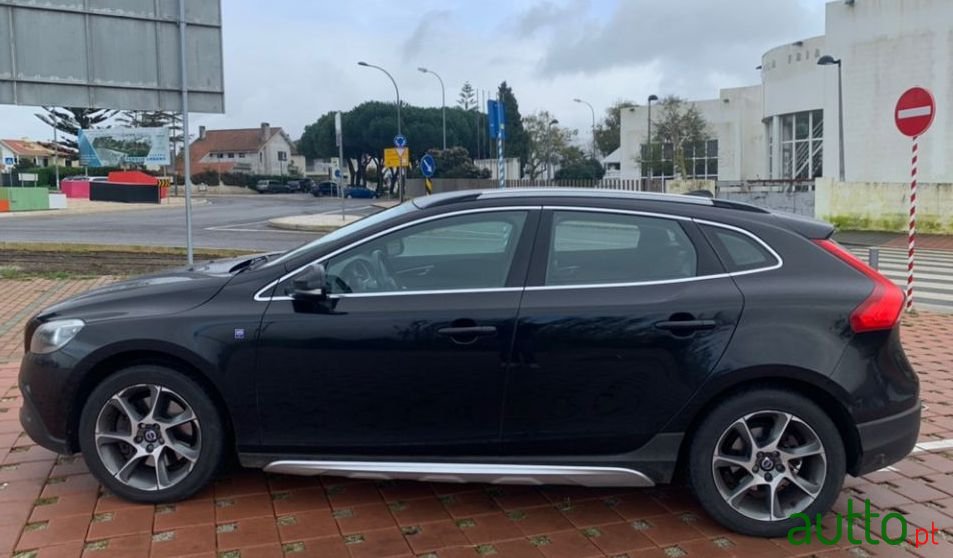 2016' Volvo V40 Cross Country photo #3