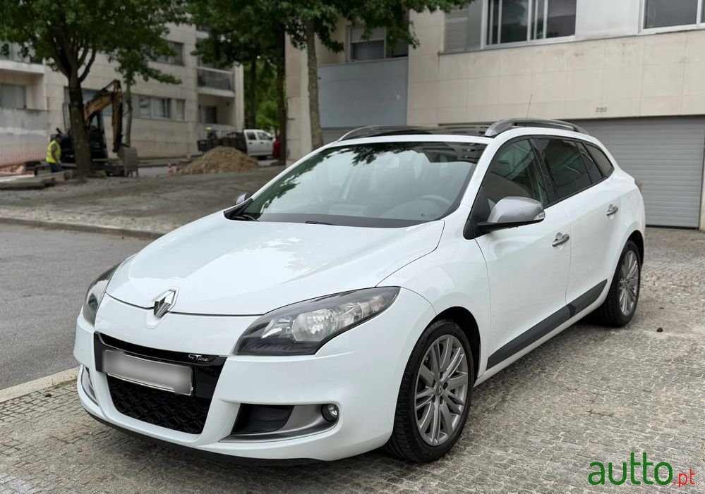 2011' Renault Mégane Sport Tourer photo #1