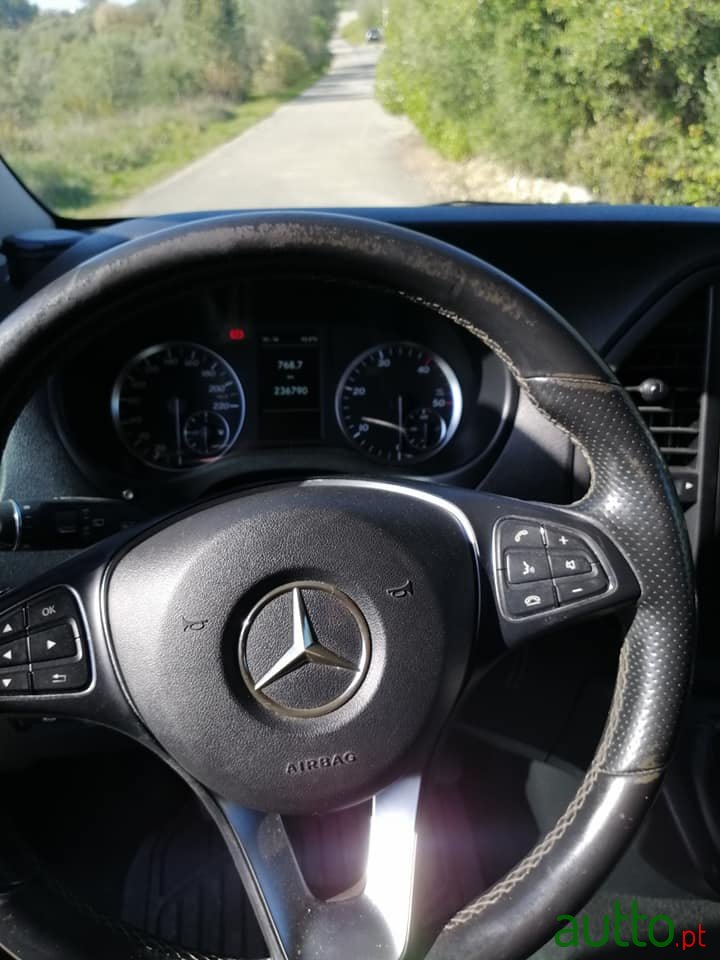 2011' Mercedes-Benz 380 photo #5