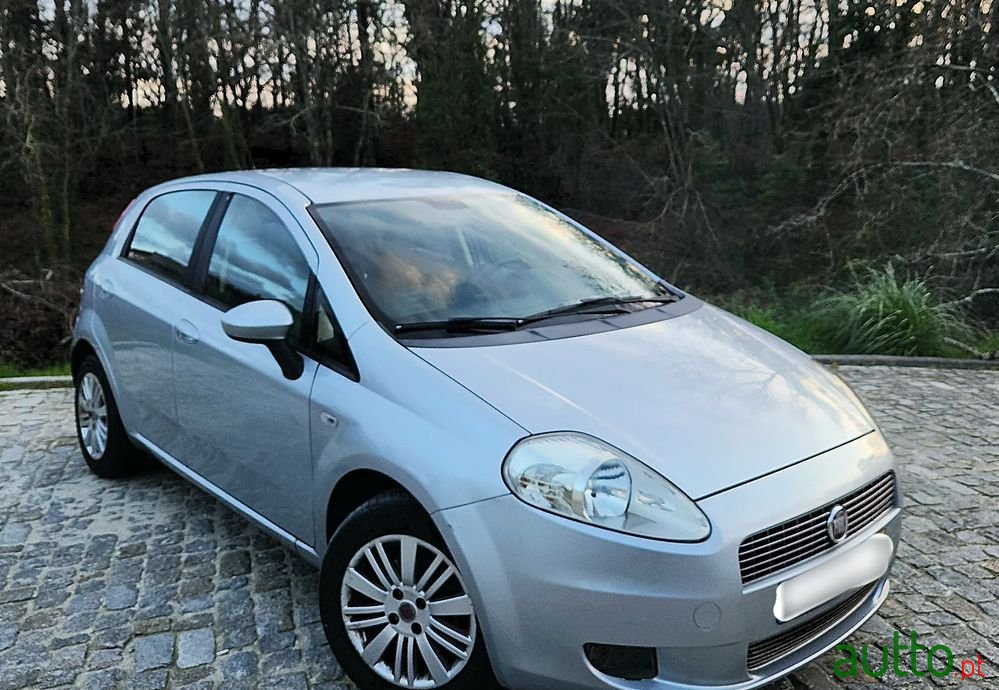 2009' Fiat Grande Punto photo #1