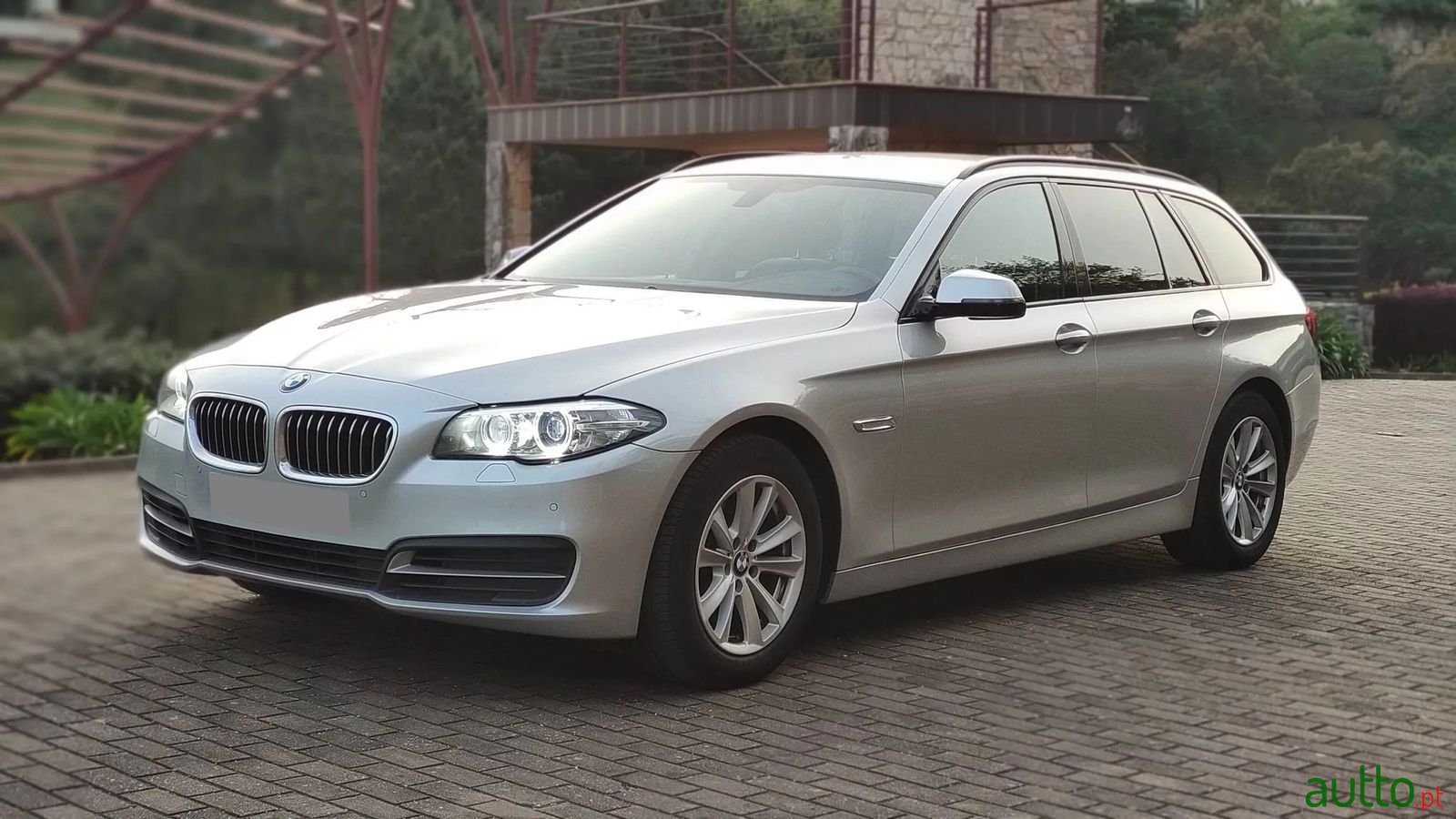 2017' BMW 520 photo #1