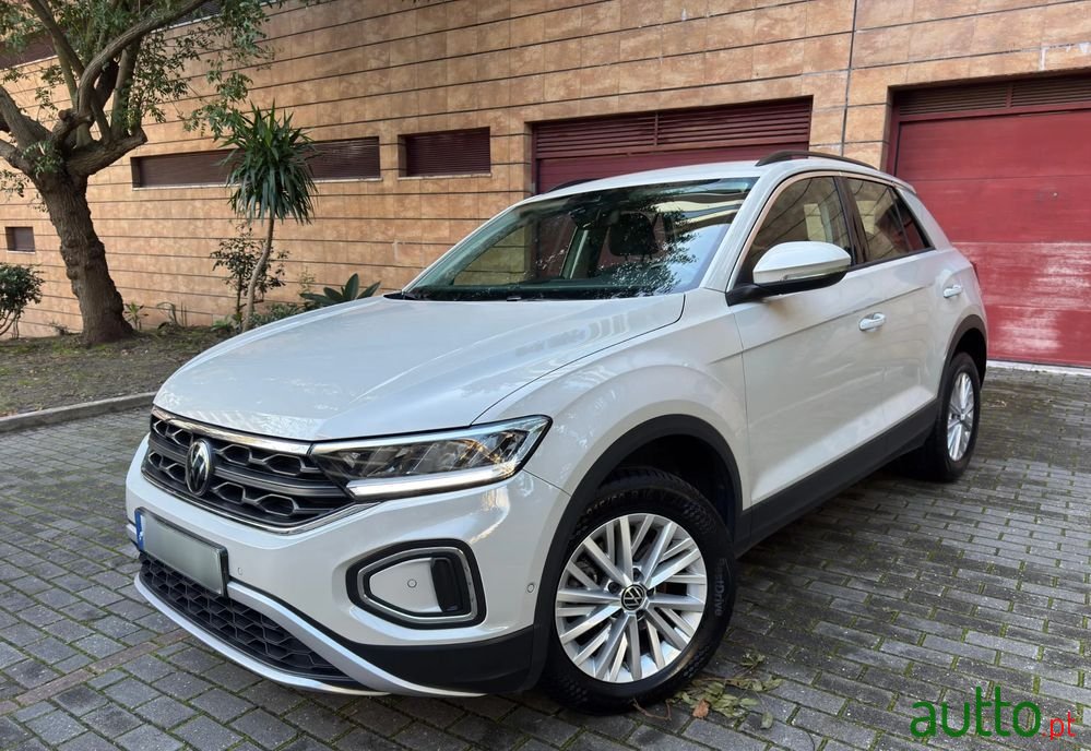 2023' Volkswagen T-Roc photo #3