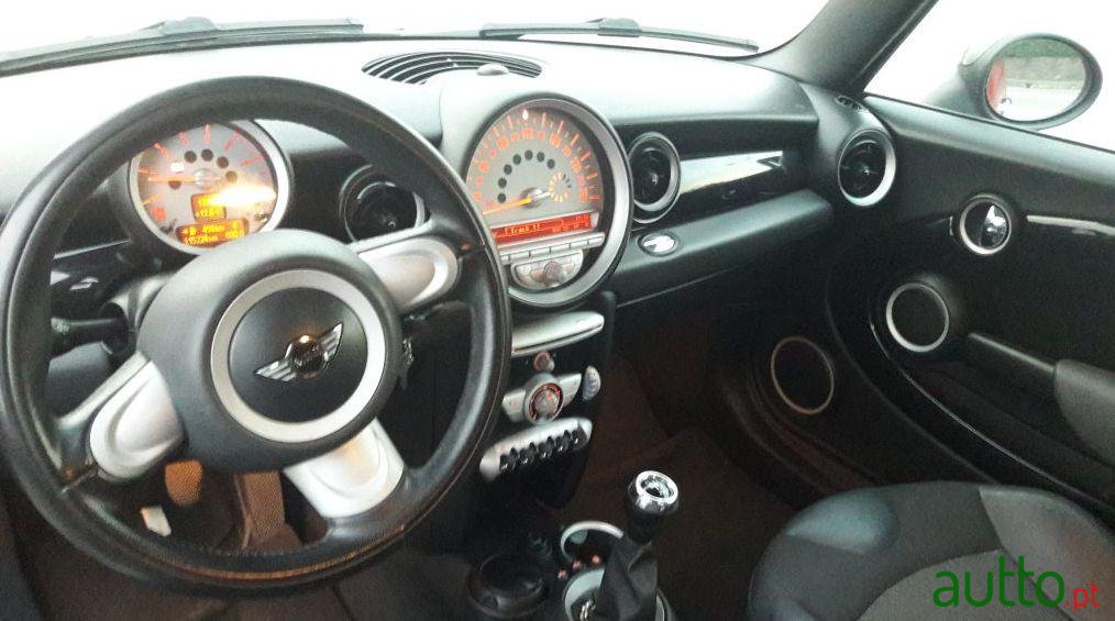 2010' MINI Cooper photo #2