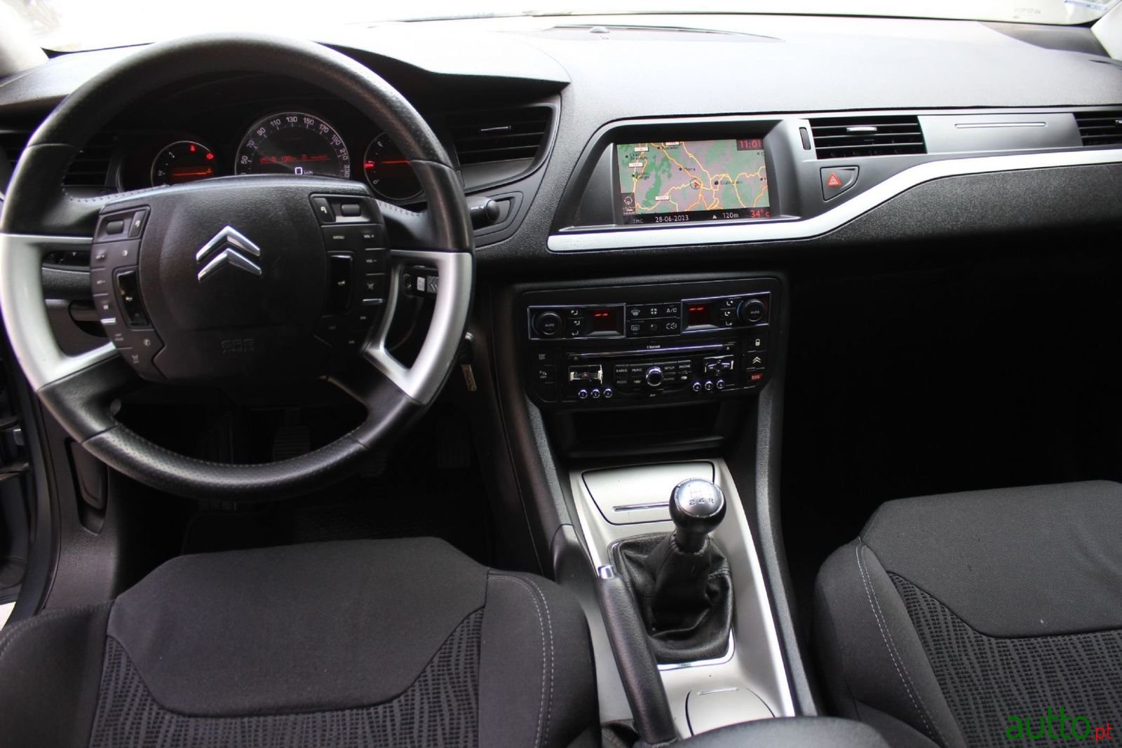 2011' Citroen C5 Tourer photo #5