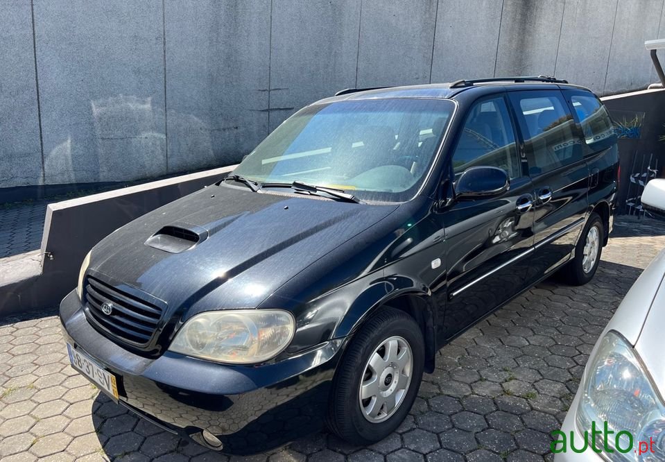 2002' Kia Carnival photo #2