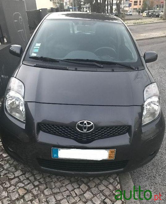 2010' Toyota Yaris Vvt-I Rock In Rio10 (70Cv 3P) photo #4