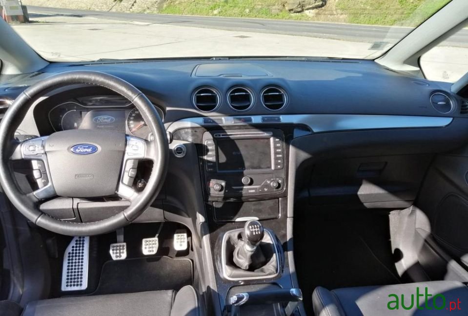 2012' Ford S-Max photo #4