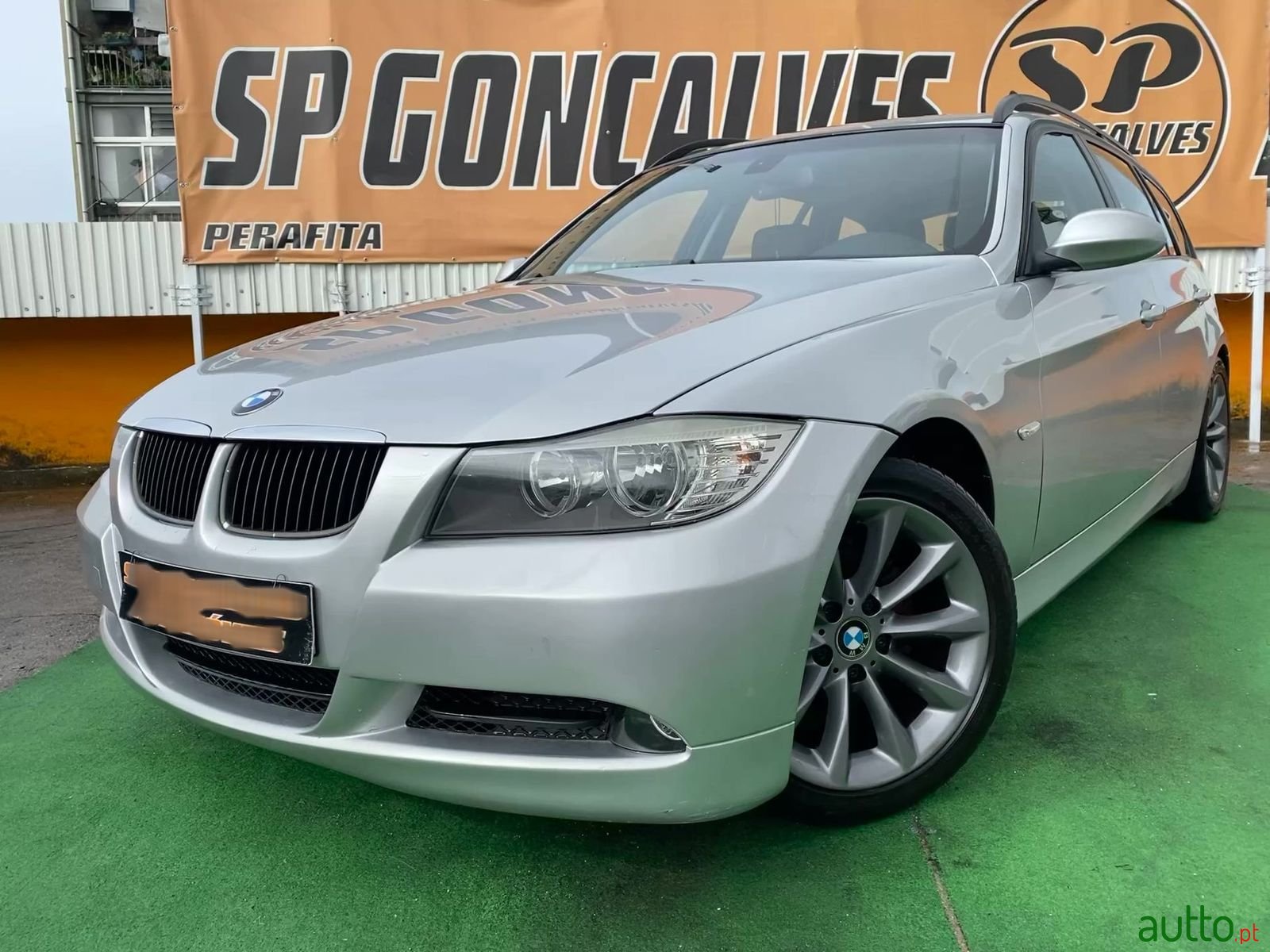 2008' BMW 320 photo #1