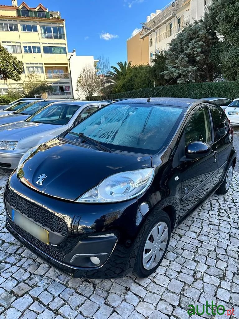 2014' Peugeot 107 photo #1