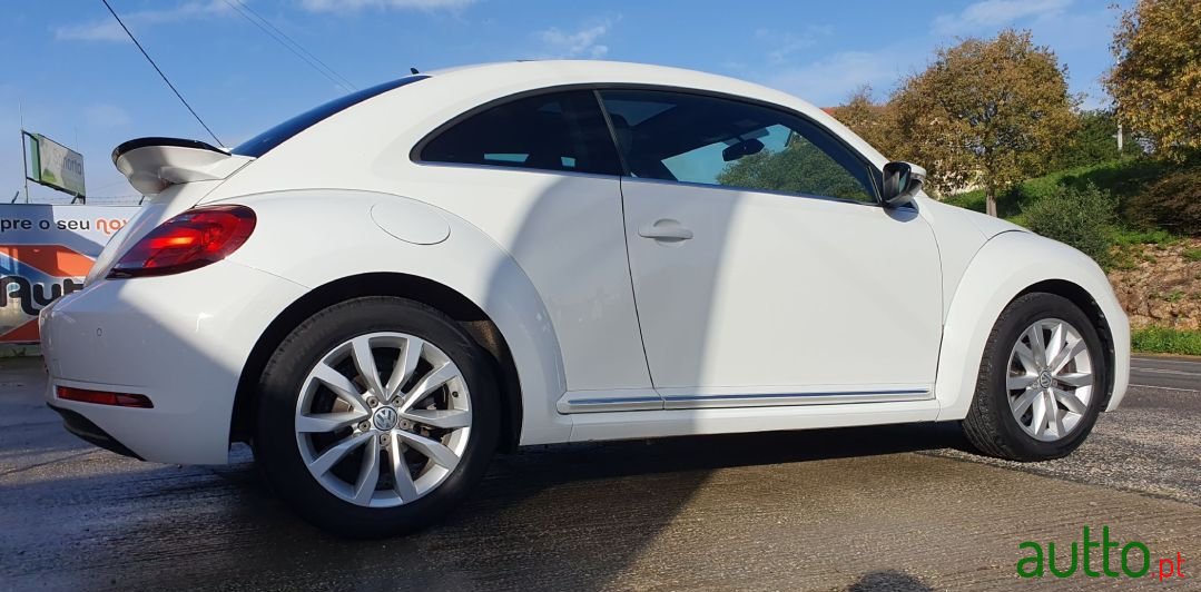 2018' Volkswagen New Beetle photo #6