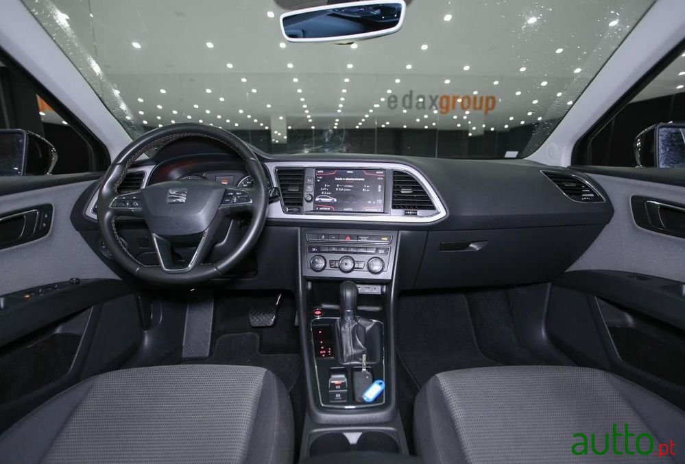 2019' SEAT Leon St photo #6