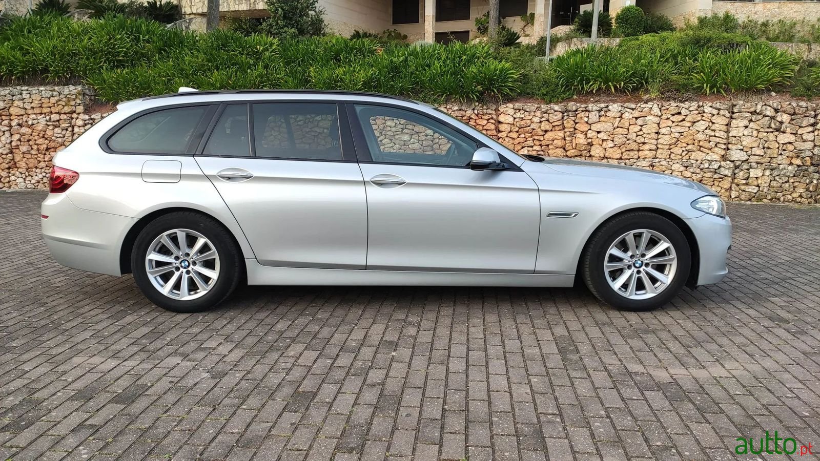 2017' BMW 520 photo #6