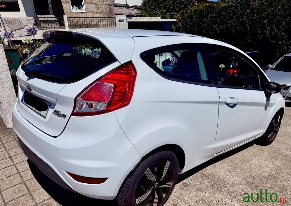 2014' Ford Fiesta photo #5