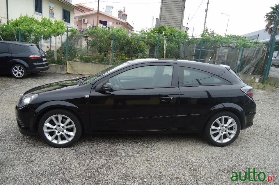 2007' Opel Astra Gtc photo #3