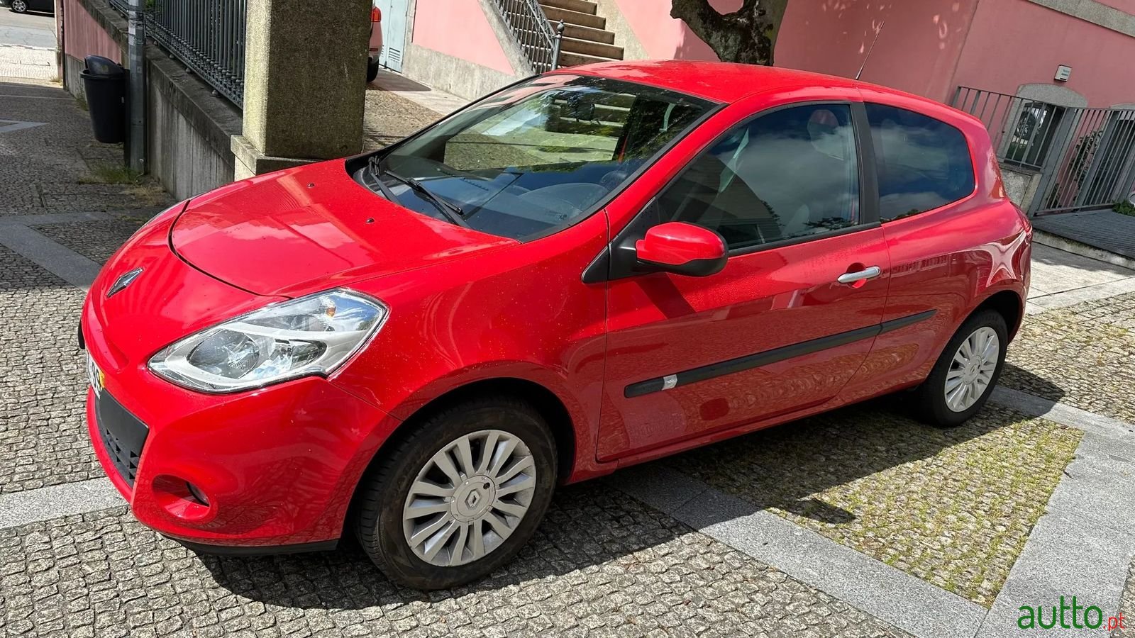 2010' Renault Clio photo #1