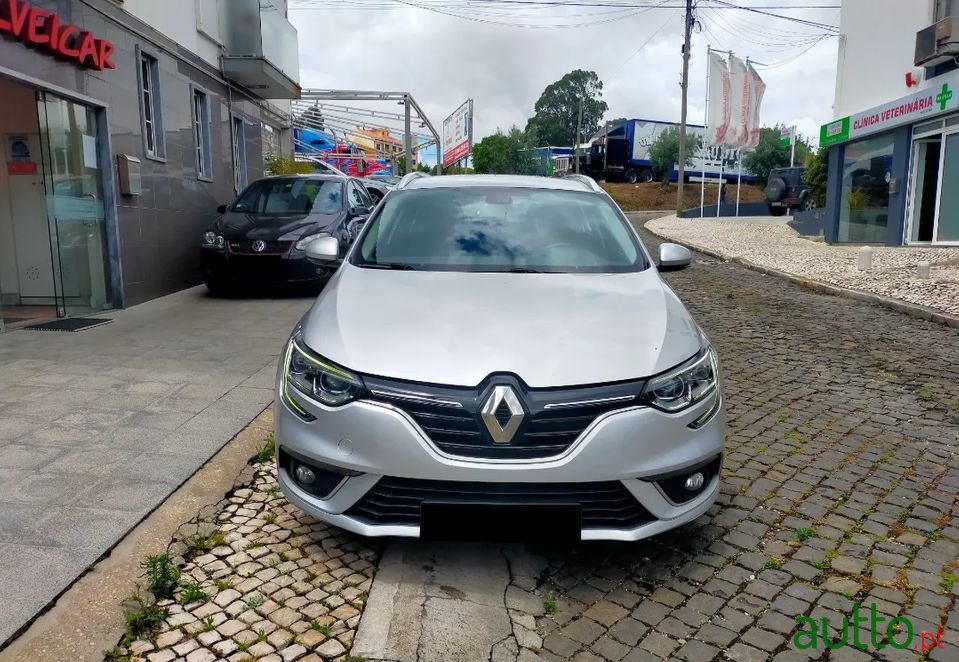 2017' Renault Megane Sport Tourer photo #2