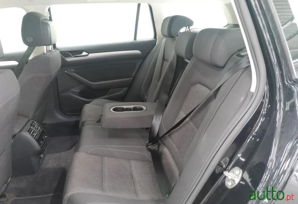 2018' Volkswagen Passat Variant photo #6