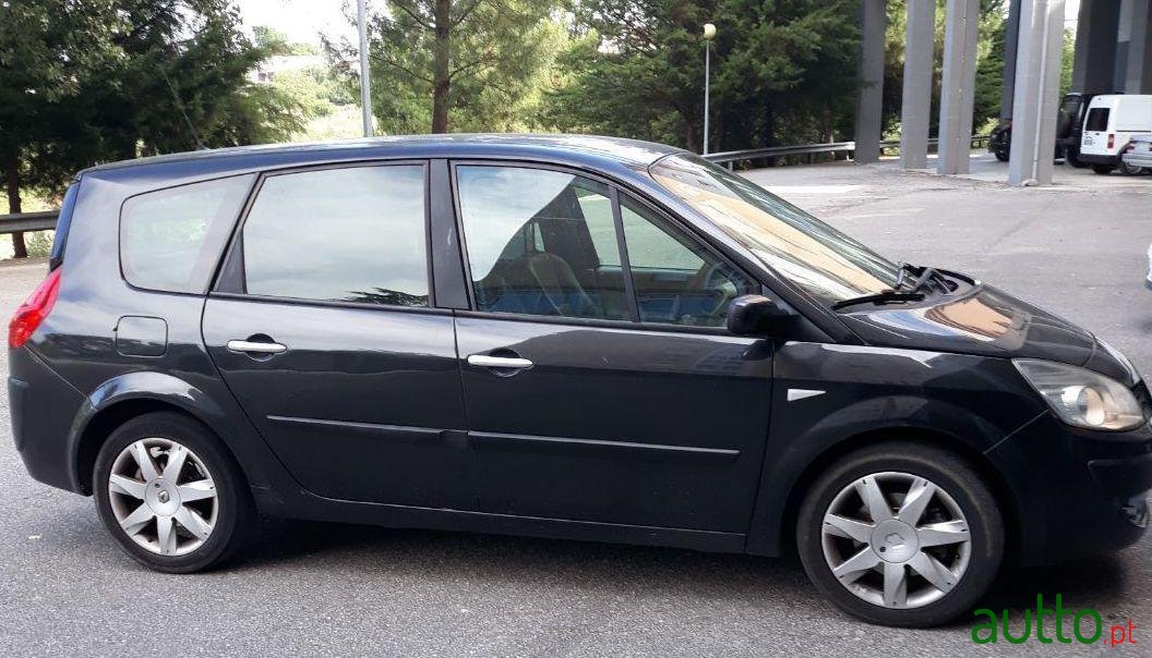 2007' Renault Grand Scenic photo #2