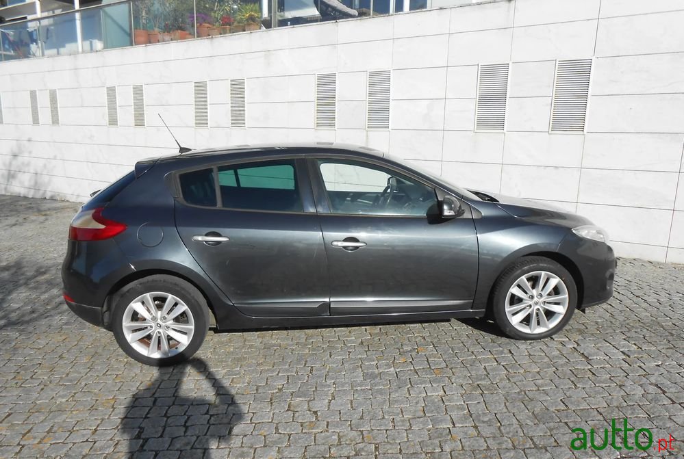 2011' Renault Megane photo #6