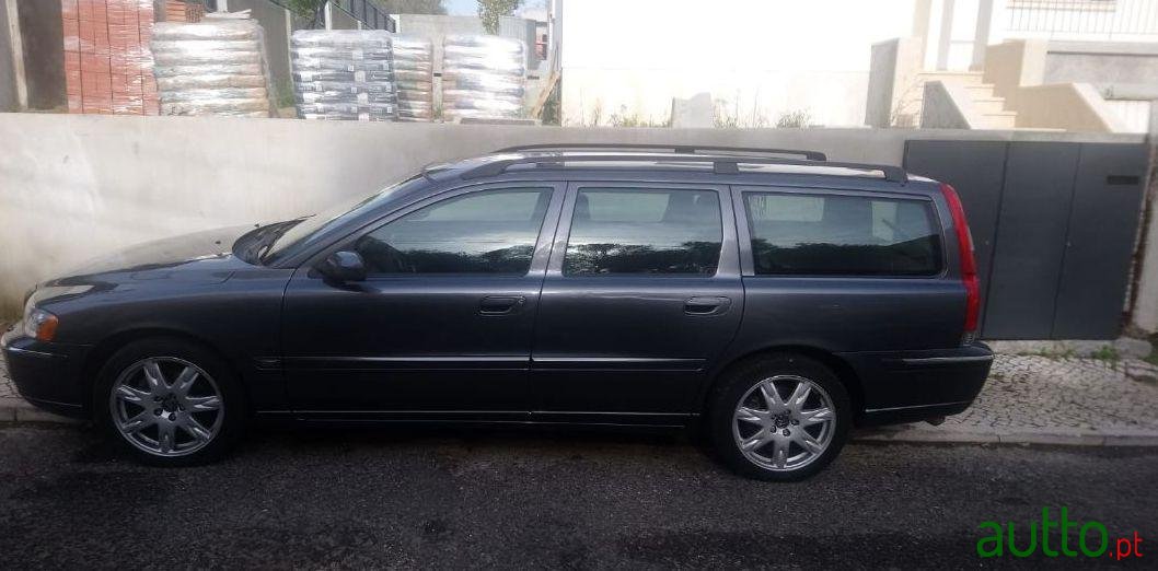 2005' Volvo V70 S photo #1
