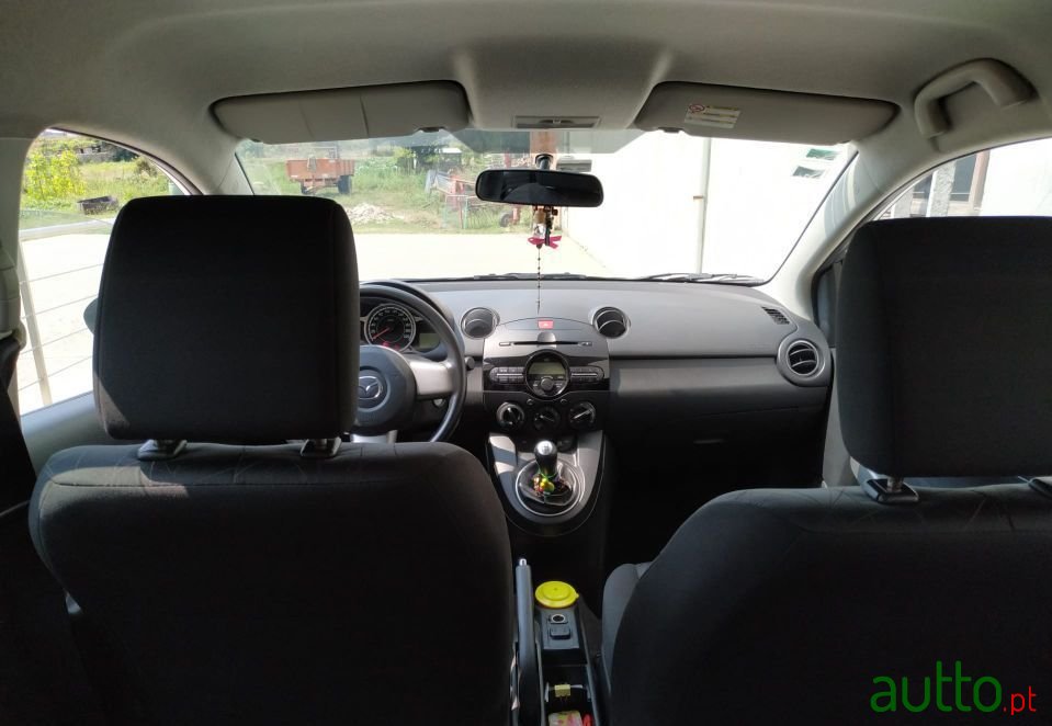 2013' Mazda 2 photo #5