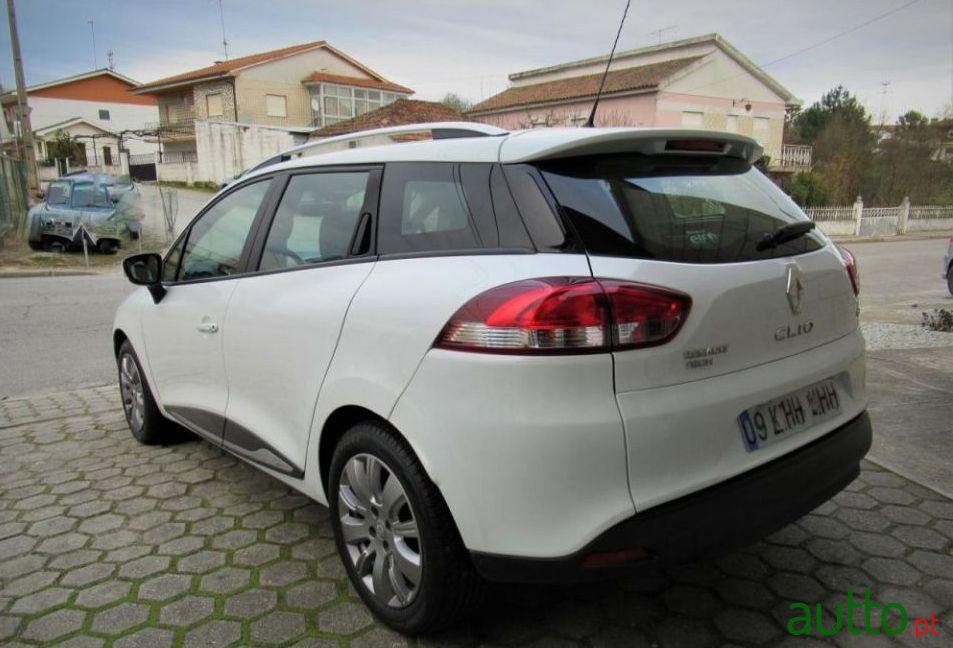 2015' Renault Clio Sport Tourer photo #2