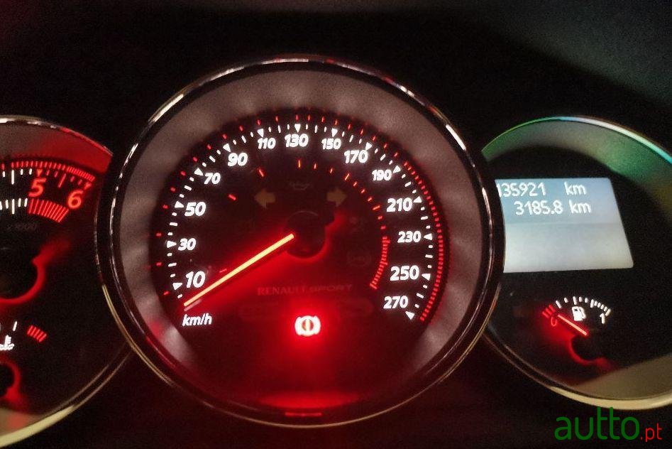 2014' Renault Megane Sport Tourer photo #5