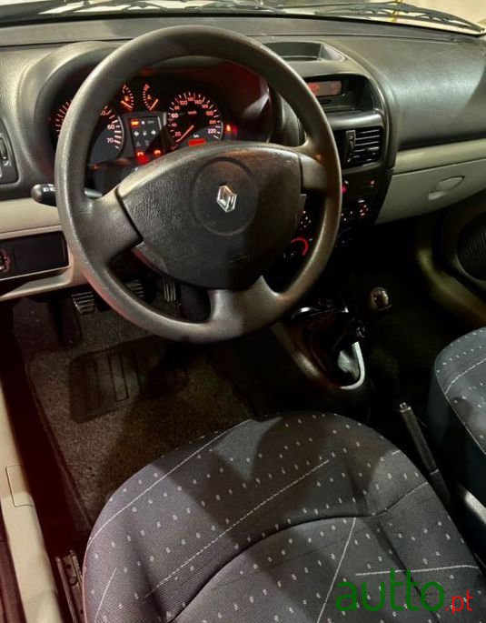 2001' Renault Clio Previlege photo #2