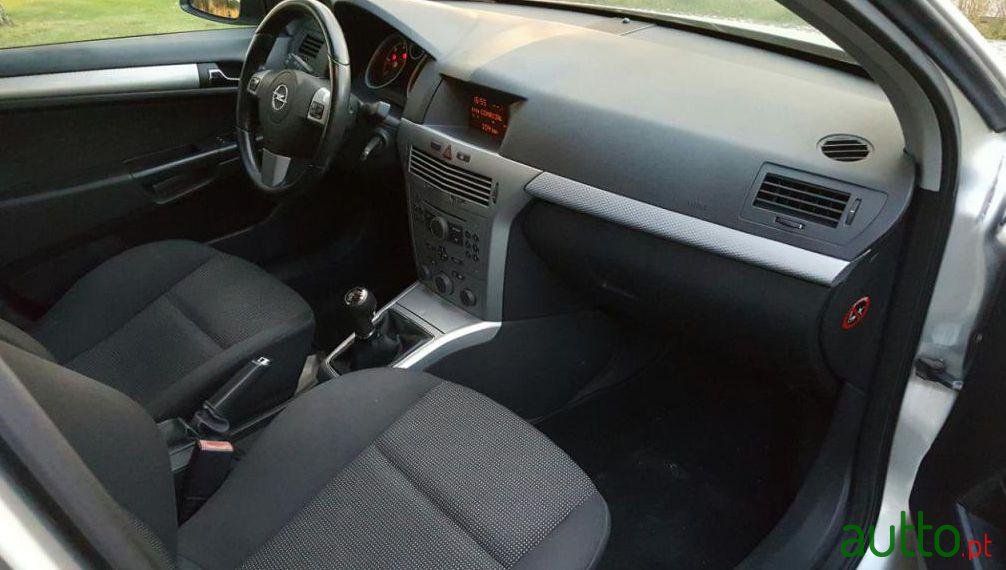 2006' Opel Astra 1.3 CDTi Edition photo #3