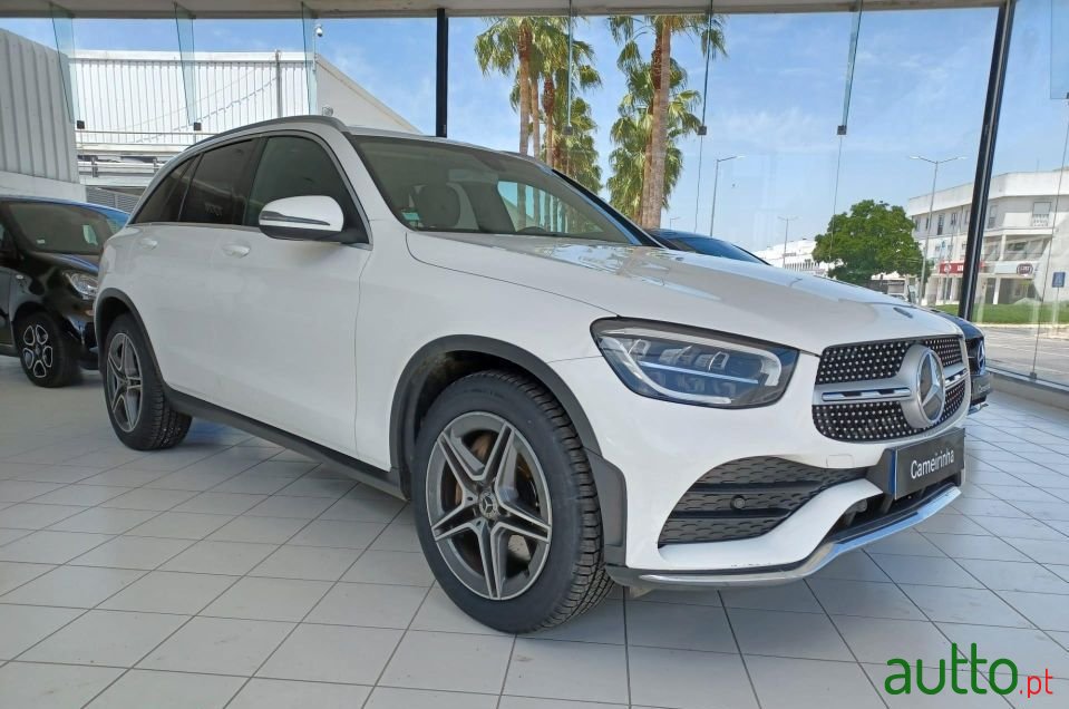 2020' Mercedes-Benz Glc-220 photo #5