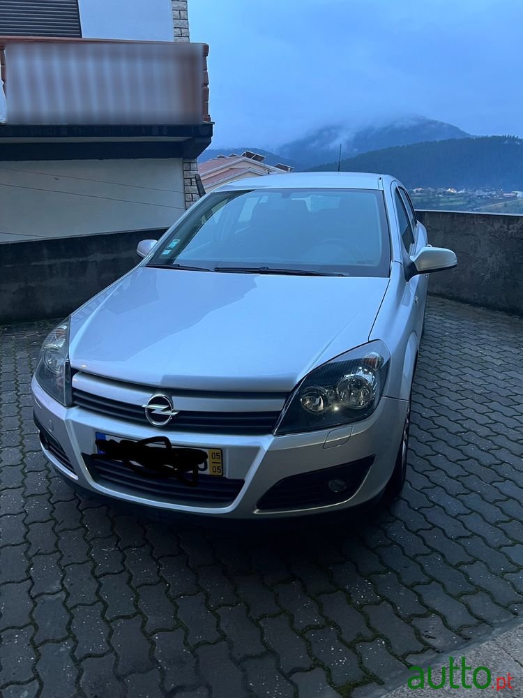 2005' Opel Astra 1.3 Cdti Elegance photo #2