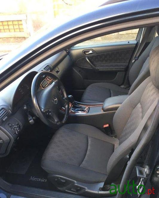 2001' Mercedes-Benz C-220 Cdi Classic photo #4