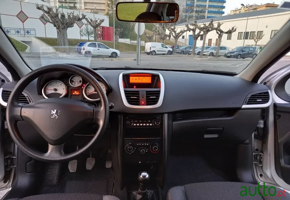 2010' Peugeot 207 photo #4