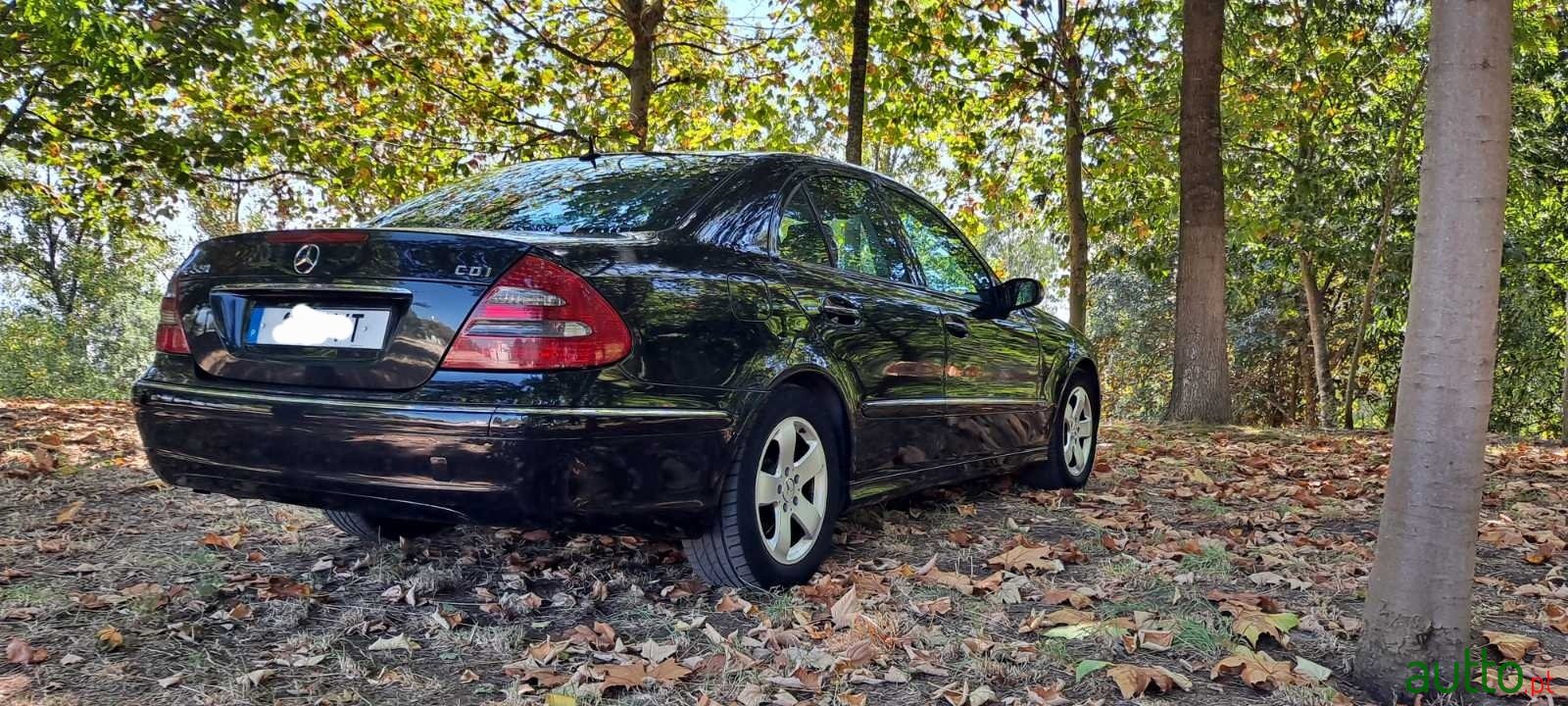 2002' Mercedes-Benz E-Class E220 photo #3