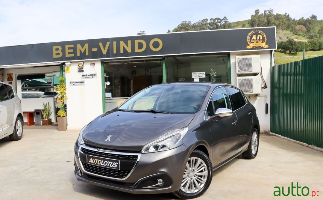 2019' Peugeot 208 photo #1